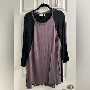 LOGO Large top- Great closet staple!